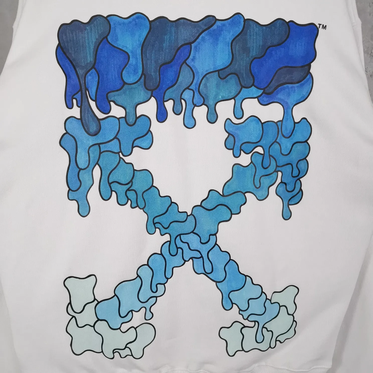 Top tested version official website new model OFF-WHITE water droplets dissolve blue ice cream hoodie pullover sweatshirt Graffiti arrow series European niche culture high street versatile inkjet graffiti water drop arrow 💧 hot melt gradient effect! The printing adopts the imported glue hot stamping process. The printing has an overlapping and melting texture, creating a three-dimensional and dynamic effect. After high temperature and heat fixation, the firmness is very high, so there is no need to worry about the printing fading and falling off easily! The fabric is made of custom-woven and dyed pure cotton twill terry that has been pre-shrunk by washing and treated to prevent pilling. The collar is made of thick threads and is elastic. The collar will not deform even after repeated cleaning for a long time!   Complete range of PB packaging bags with wash water label tags and comparison support! 🚩Wall crack recommendation is different from the market currency! A full set of customized accessories! Strict quality control! ZP-purchasing agent of the same level! It’s extremely difficult to reproduce, so don’t be afraid of any comparison! Give it away and keep it for yourself💕 The fabric is made of 480g large fish scale pure cotton terry fabric, which is full of drape and is a big release. Color: black and white Size: XS-L P:390
